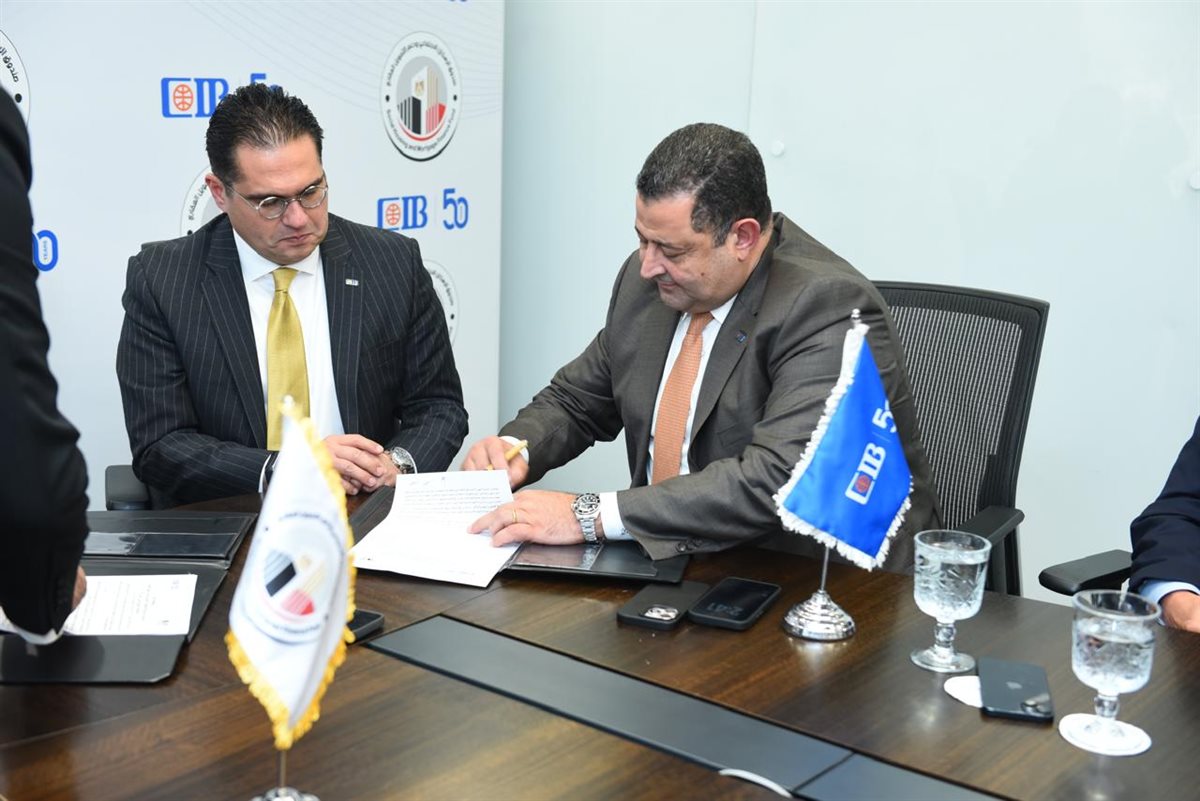 جانب من التوقيع