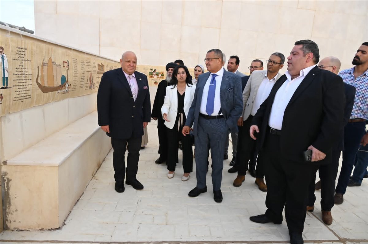 محافظ جنوب سيناء يزور متحف شرم الشيخ 