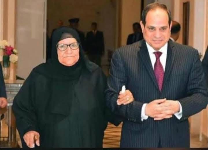 الرئيس السيسي خلال استقباله الحاجة سبيلة 