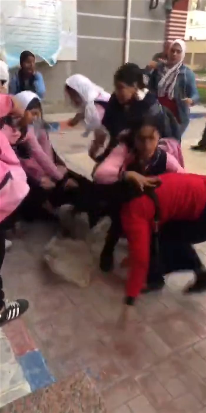 اعتداء طالبات