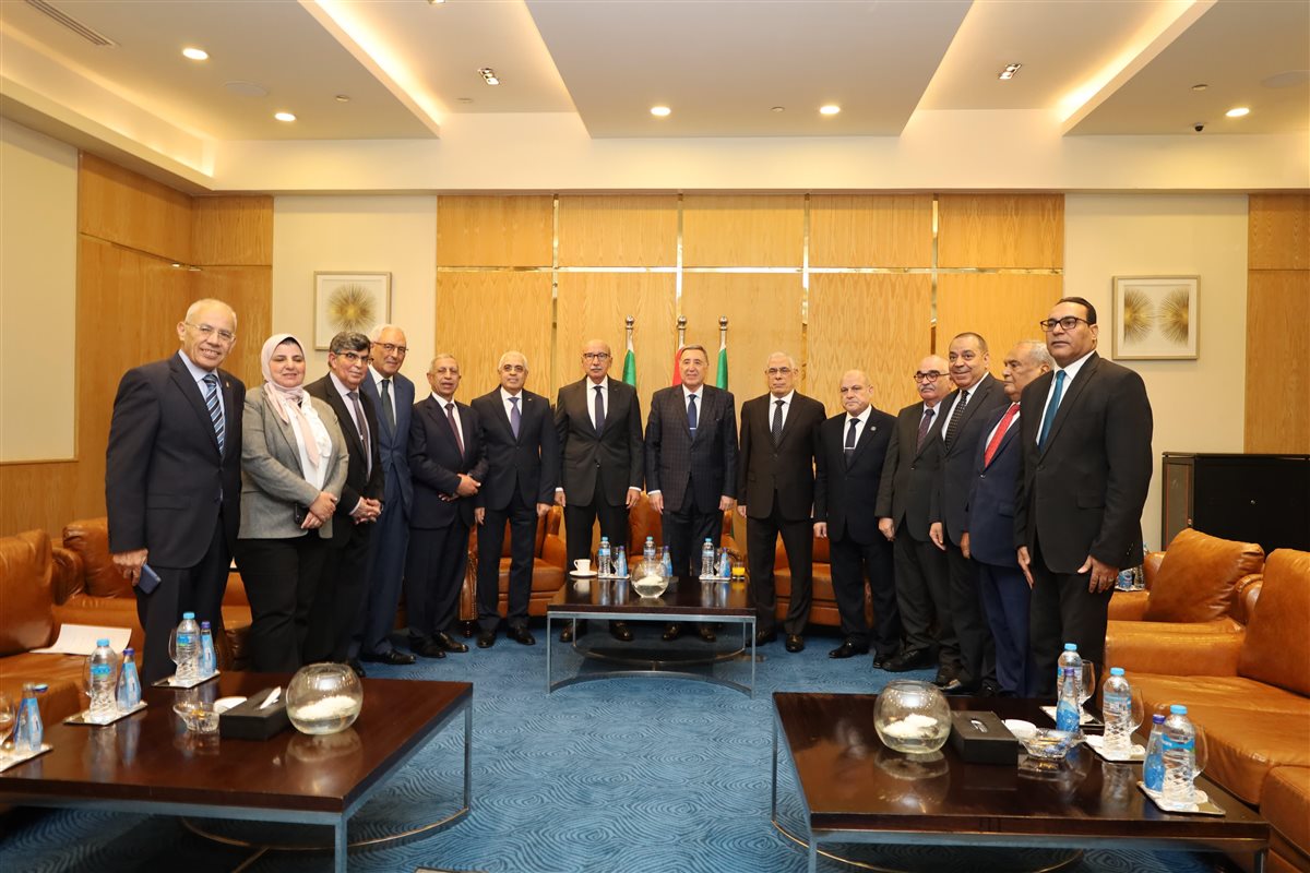 <strong>اجتماع المجلس الاستشاري لكلية القانون بالأكاديمية العربية للعلوم والتكنولوجيا والنقل البحري </strong>