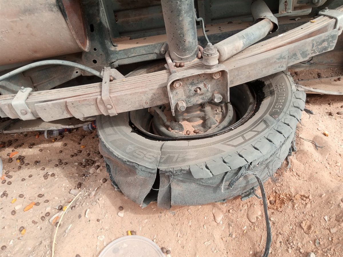 انقلاب سيارة ربع نقل محملة بالبضائع في الأقصر