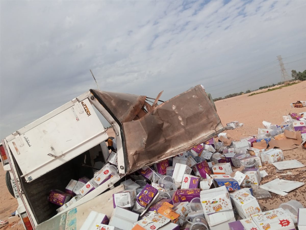 انقلاب سيارة ربع نقل محملة بالبضائع في الأقصر