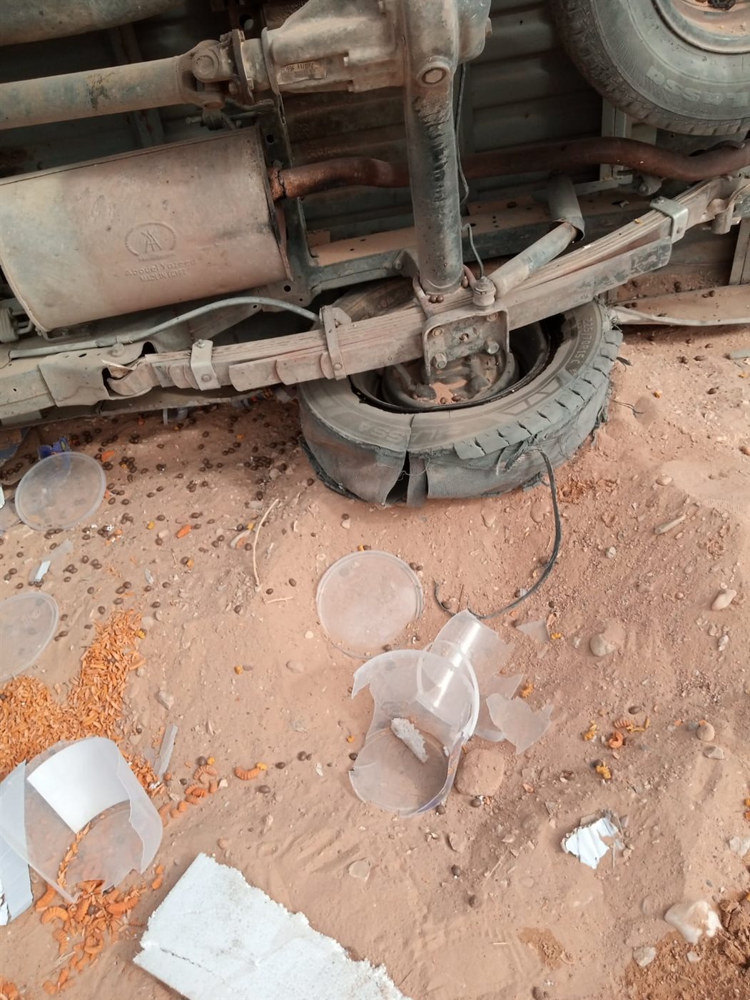 انقلاب سيارة ربع نقل محملة بالبضائع في الأقصر