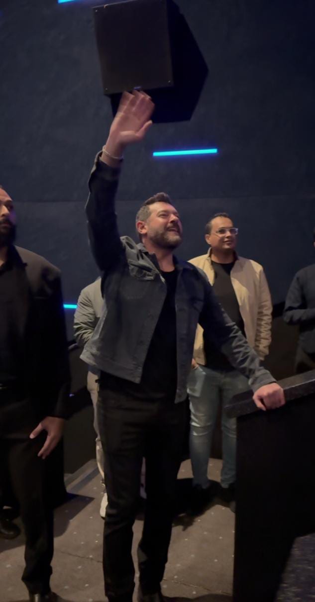 عمرو يوسف يشاهد فيلمه السلم والثعبان 2 رفقة الجمهور بـ إحدى سينمات 6 أكتوبر