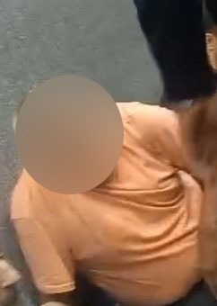 العامل المعتدي