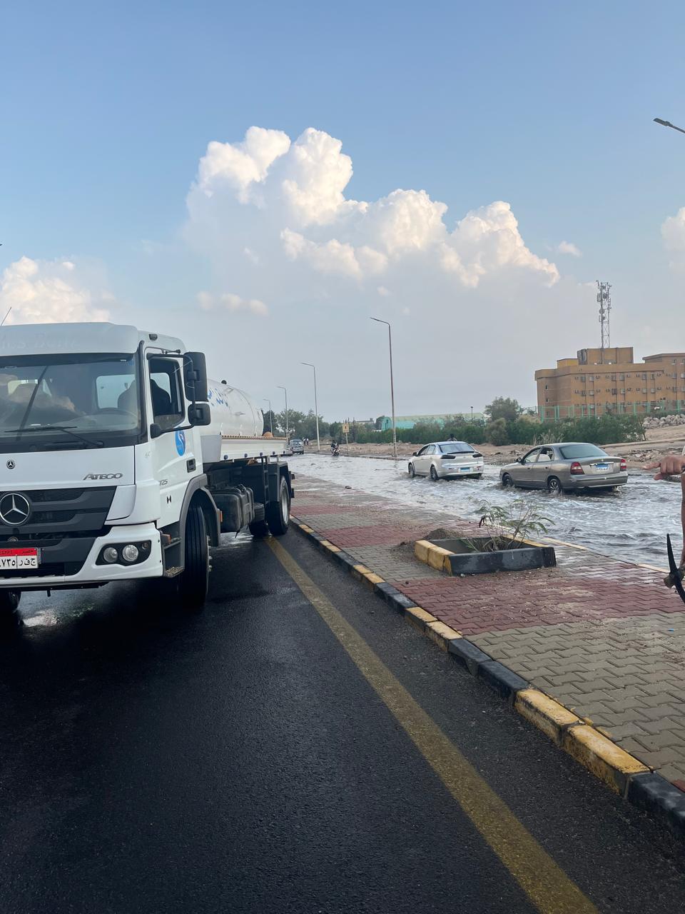 سحب مياه الأمطار بالغردقة 