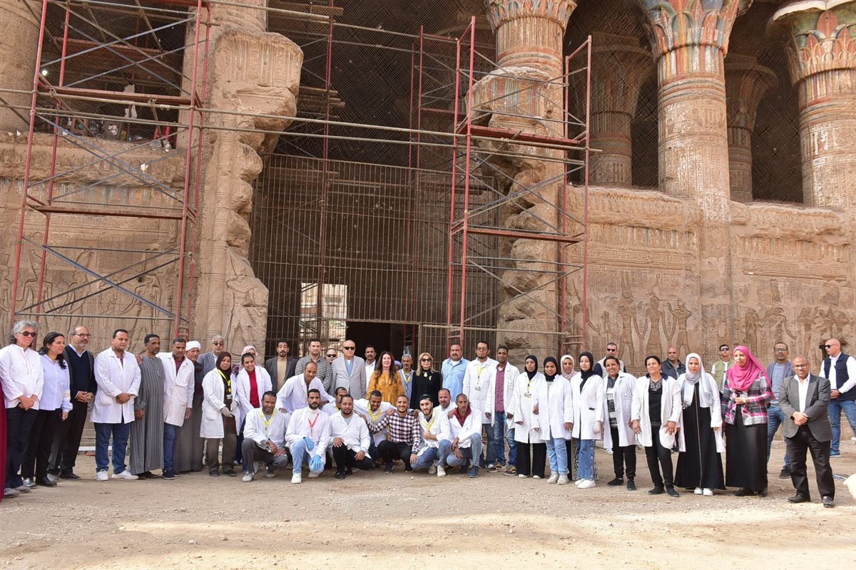 جولة السفيرة الأمريكية ومحافظ الأقصر بإسنا