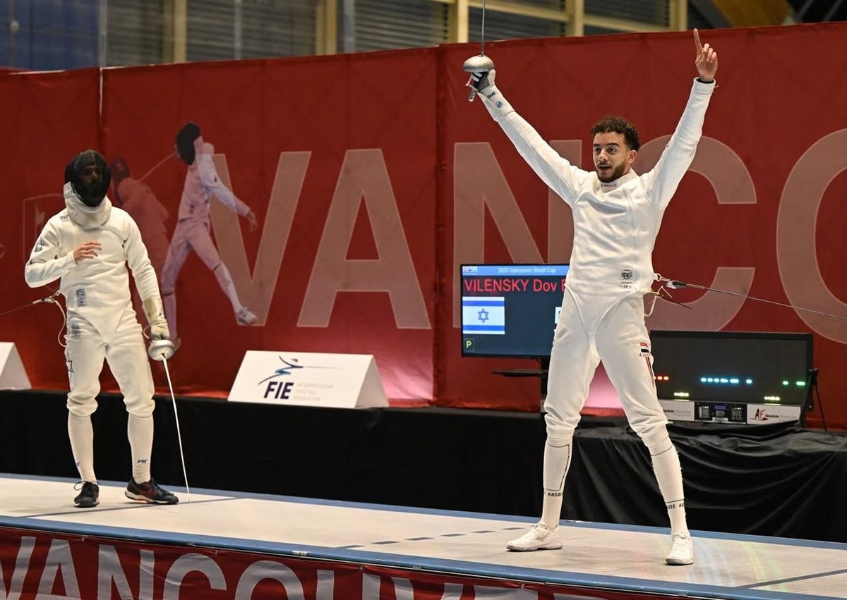 تتويج محمد السيد بذهبية كأس العالم لسلاح الإيبيه