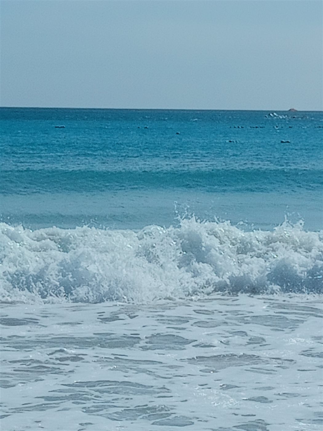 ارتفاع الأمواج بشواطئ شرم الشيخ