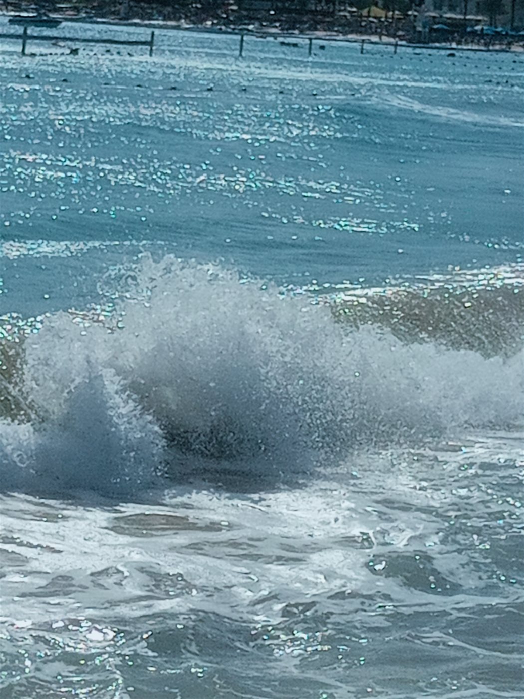 ارتفاع الأمواج بشواطئ شرم الشيخ