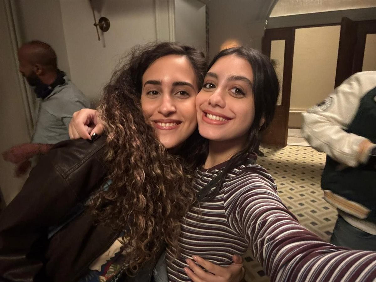 لقطات لـ ياسمينا العبد من كواليس مسلسلها ميد ترم