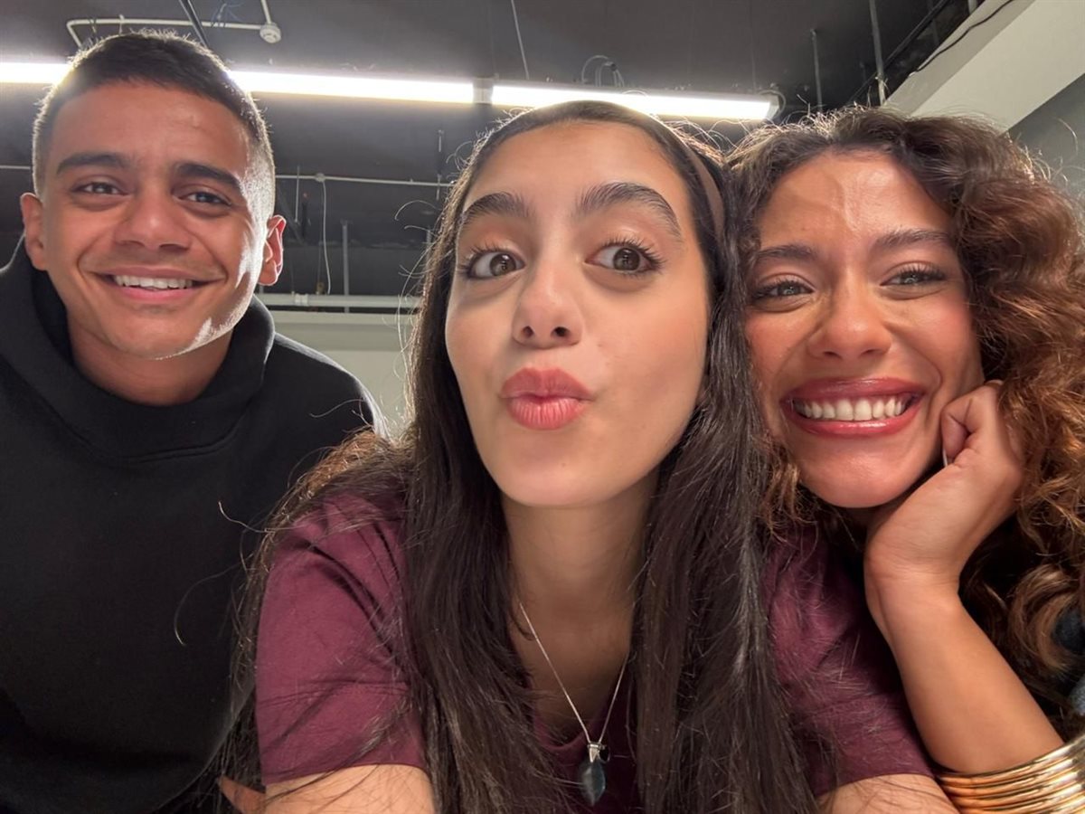 لقطات لـ ياسمينا العبد من كواليس مسلسلها ميد ترم