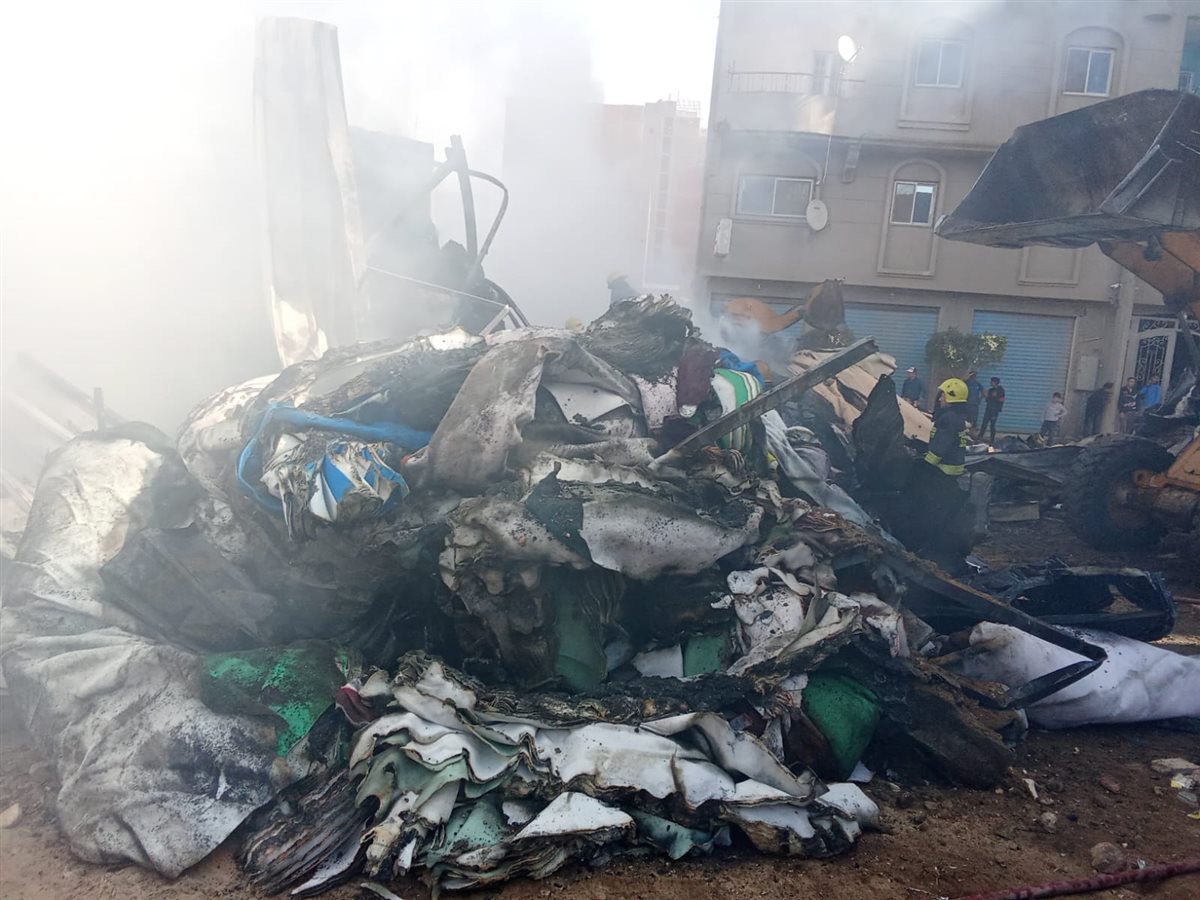 السيطرة على حريق مخزن موكيت ومفروشات بالبراجيل