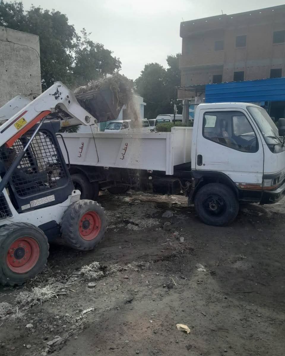 حملة لإزالة ورفع المخلفات المتراكمة بسفاجا 