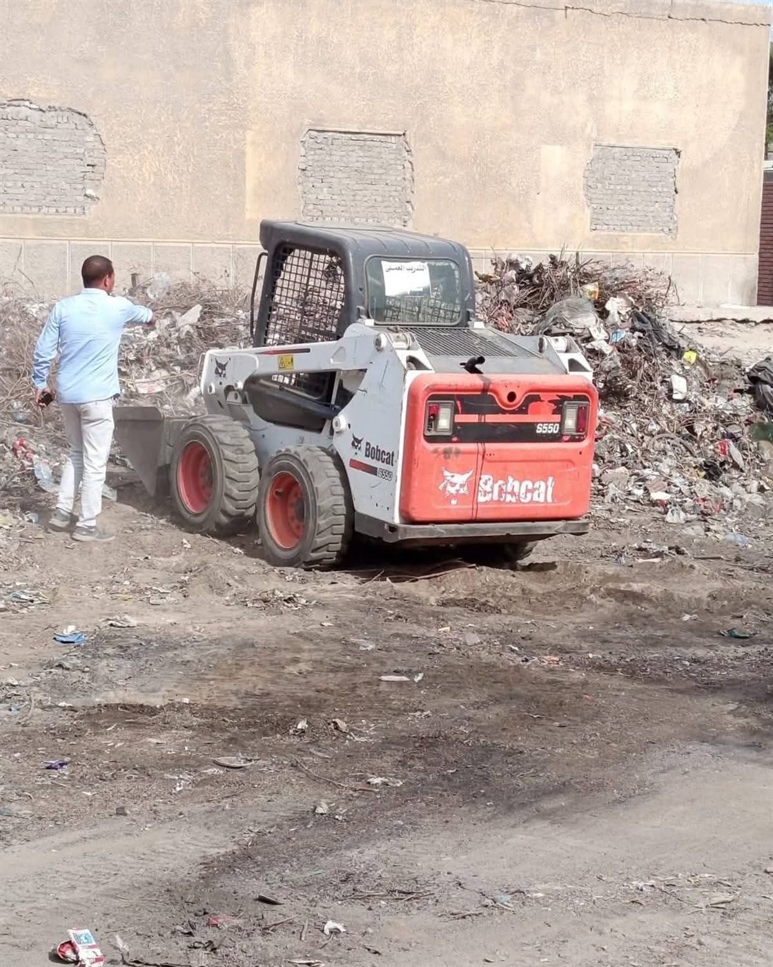 حملة لإزالة ورفع المخلفات المتراكمة بسفاجا 