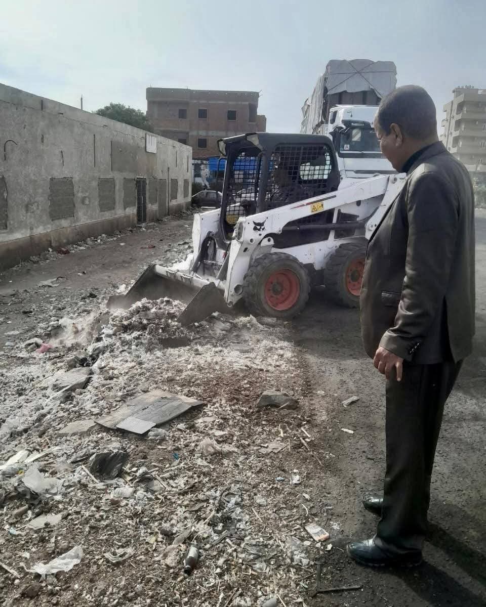 حملة لإزالة ورفع المخلفات المتراكمة بسفاجا 