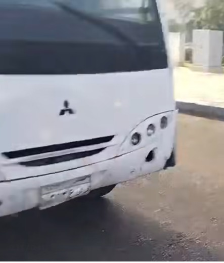 تصادم أتوبيس طلاب مدرسة خاصة وسيارة ملاكي بالقاهرة الجديدة