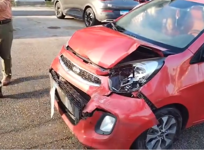 تصادم أتوبيس طلاب مدرسة خاصة وسيارة ملاكي بالقاهرة الجديدة