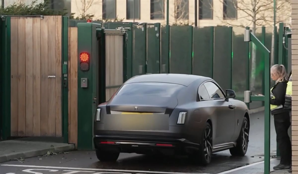 محمد صلاح يصل مقر تدريبات ليفربول اليوم على هامش الإستعداد لمواجهة الإنتر بدوري الأبطال