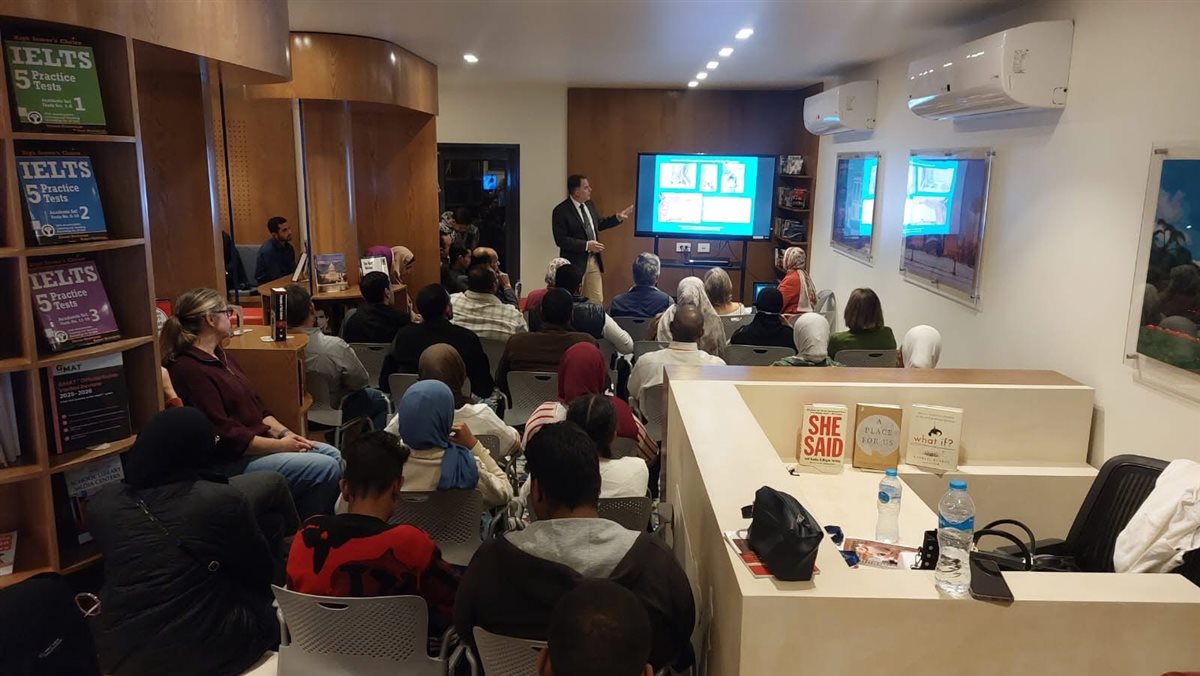 انطلاقة قوية للركن الأمريكي بمكتبة مصر العامة