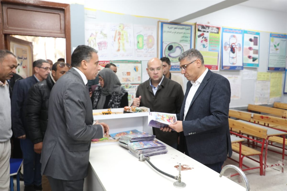 محافظ الجيزة يتابع انتظام العملية التعليمية بمدرسة أسكر الابتدائية
