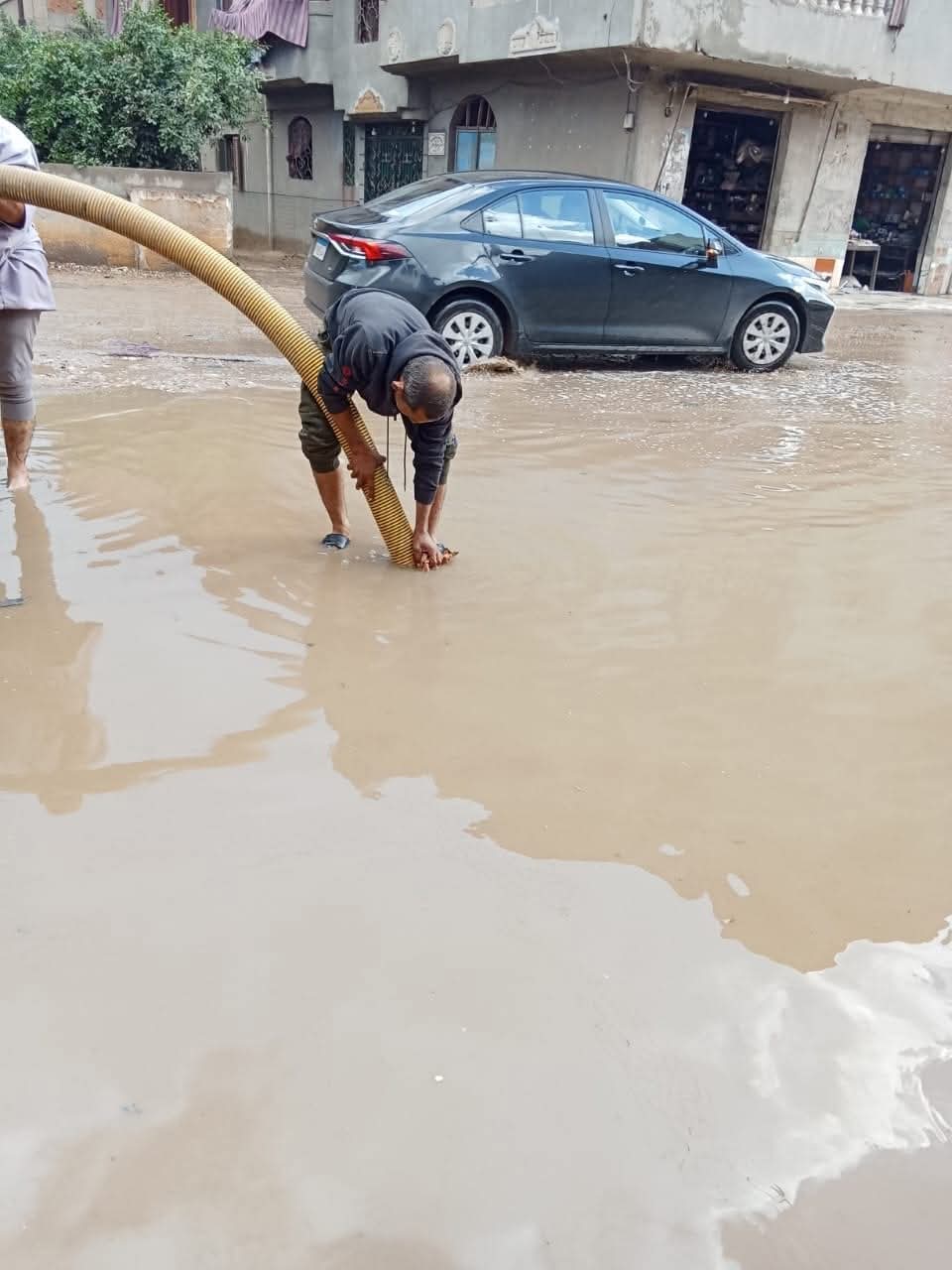 محليات المنوفية تتعامل مع تجمعات مياه الأمطار بقرى الباجور