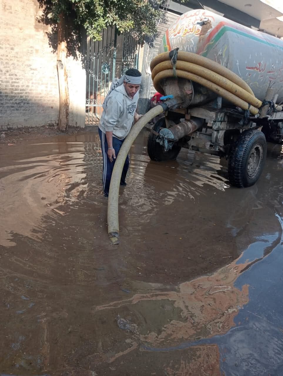 محليات المنوفية تتعامل مع تجمعات مياه الأمطار بقرى الباجور