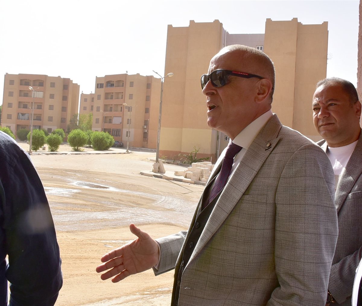 محافظ الأقصر ينفعل على مسؤولي الطود