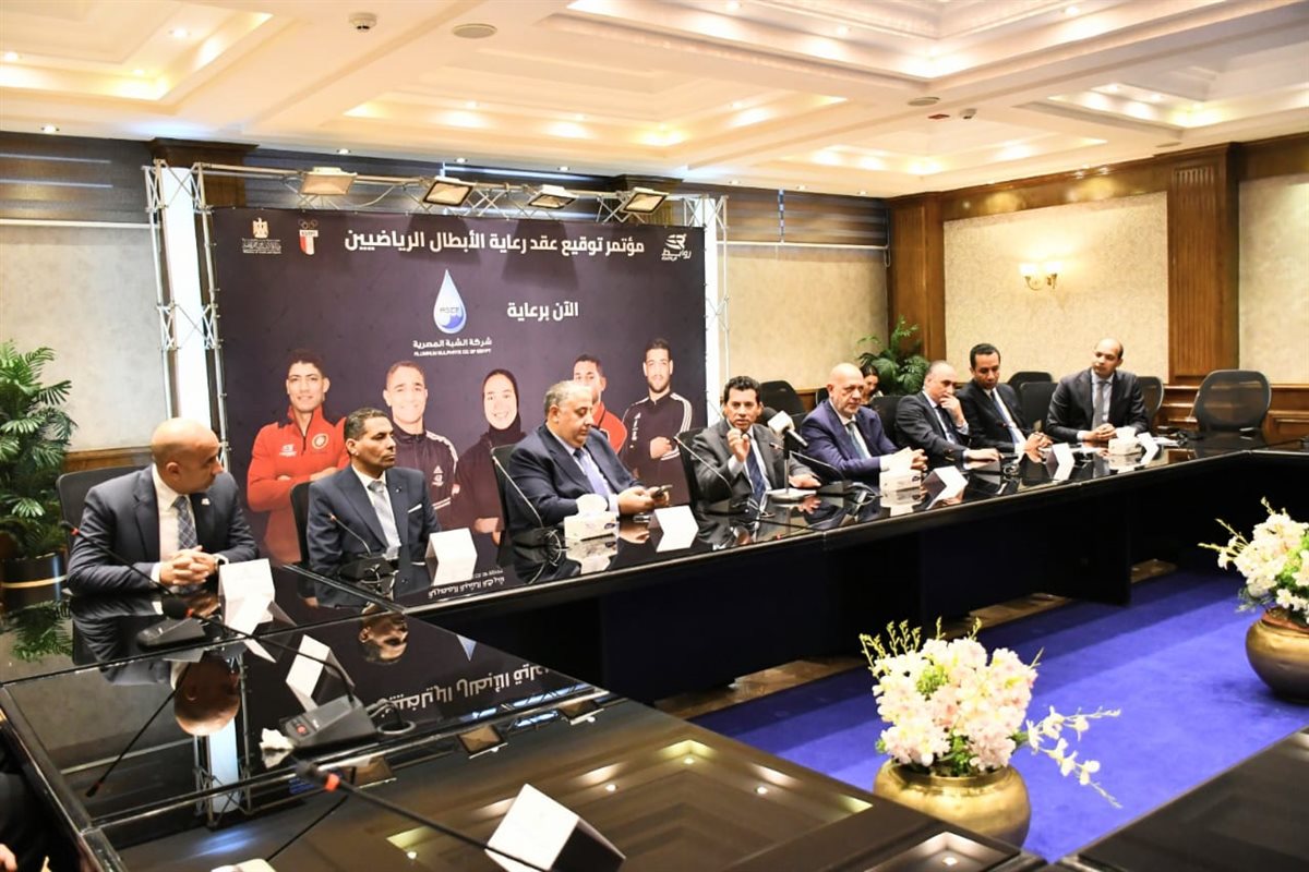 <strong>وزير الشباب والرياضة يشهد توقيع عقد رعاية أبطال مصر</strong>