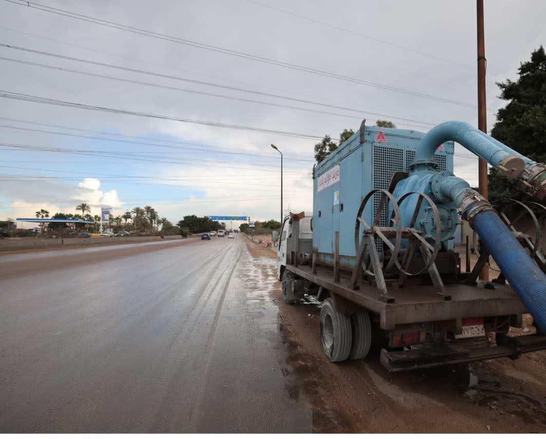 كسح تجمعات مياه الأمطار