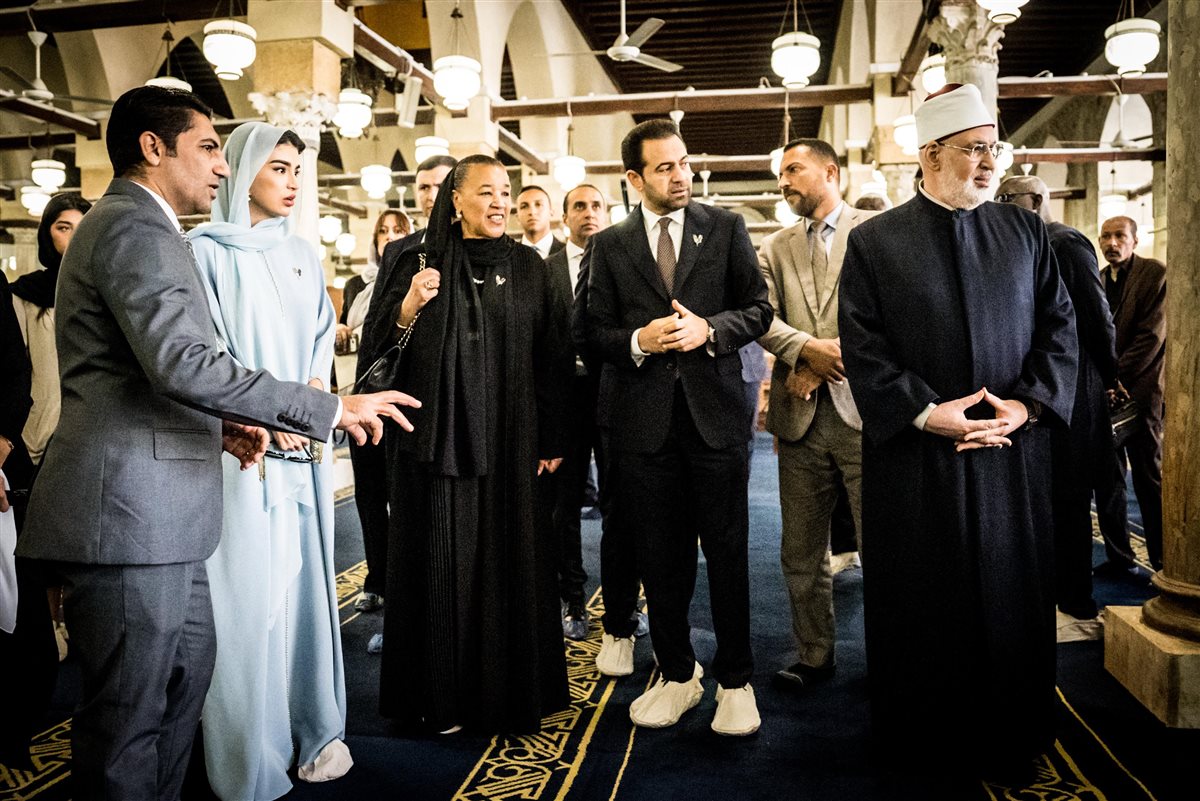 أعضاء لجنة تحكيم جائزة زايد للأخوة الإنسانيَّة يزورون الجامع الأزهر ويشيدونَ بمسيرته في بناء الجسور بين الثَّقافات