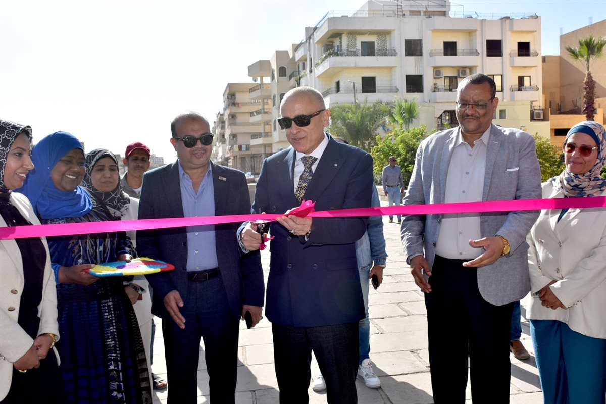 محافظ الأقصر يفتتح معرض أيادي مصر