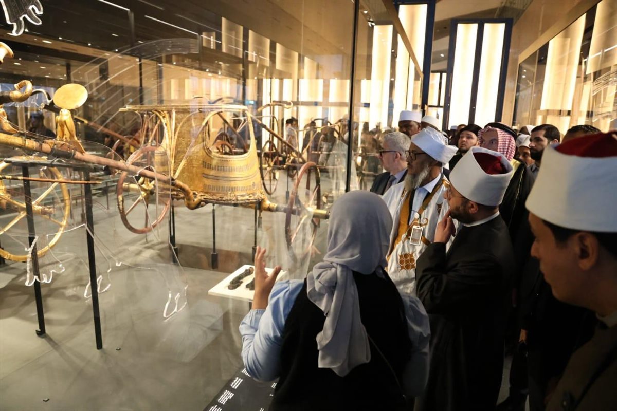 من 72 دولة.. وزير الأوقاف يصطحب وفود متسابقي ومحكمي المسابقة العالمية للقرآن في زيارة للمتحف المصري الكبير