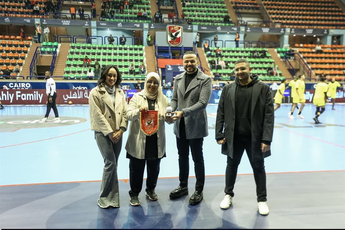 تكريم قدامى سيدات سلة الأهلي على هامش بطولة إفريقيا بالنادي