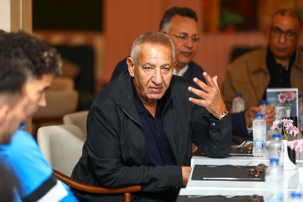 رئيس النادي المصري يزور معسكر الفريق