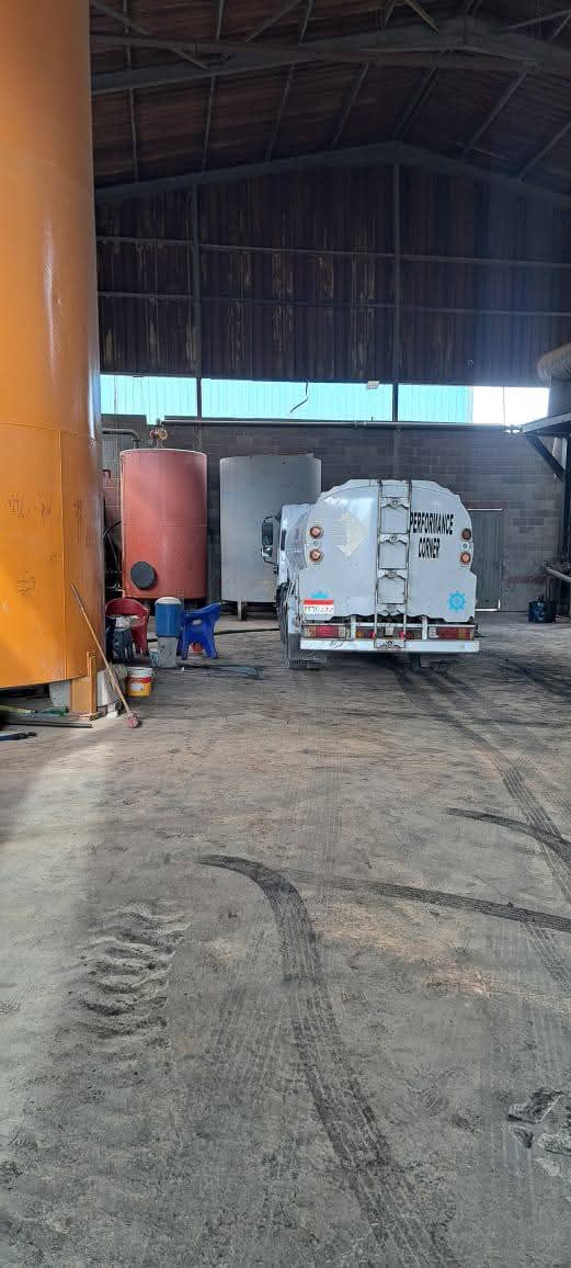 ضبط مصنع زيوت غير مرخص يغش زيت السيارات بالمنوفية