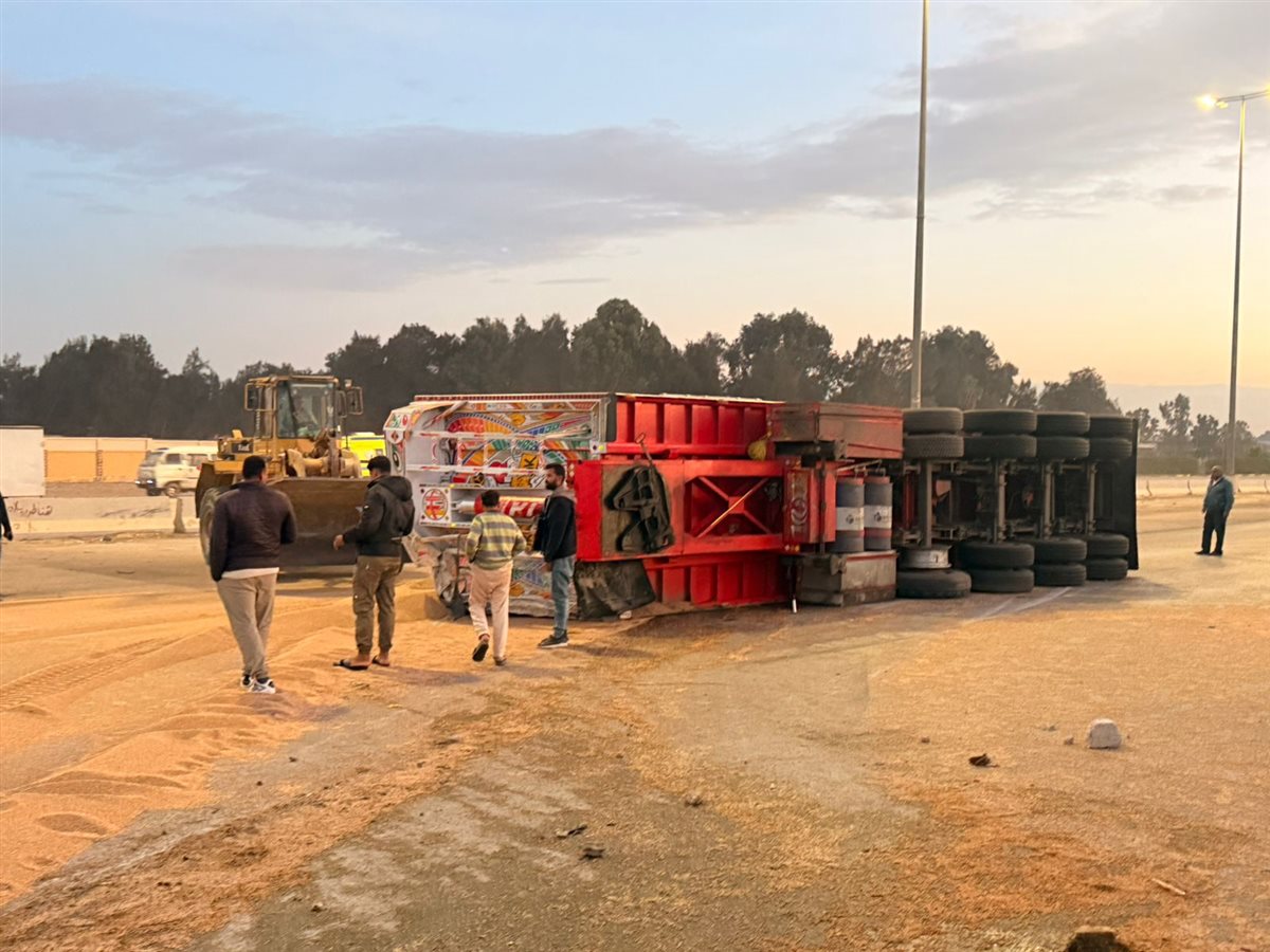 انقلاب ترلة محمّلة بالغلال