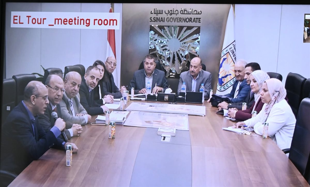 محافظ جنوب سيناء يناقش مخطط طور سيناء 