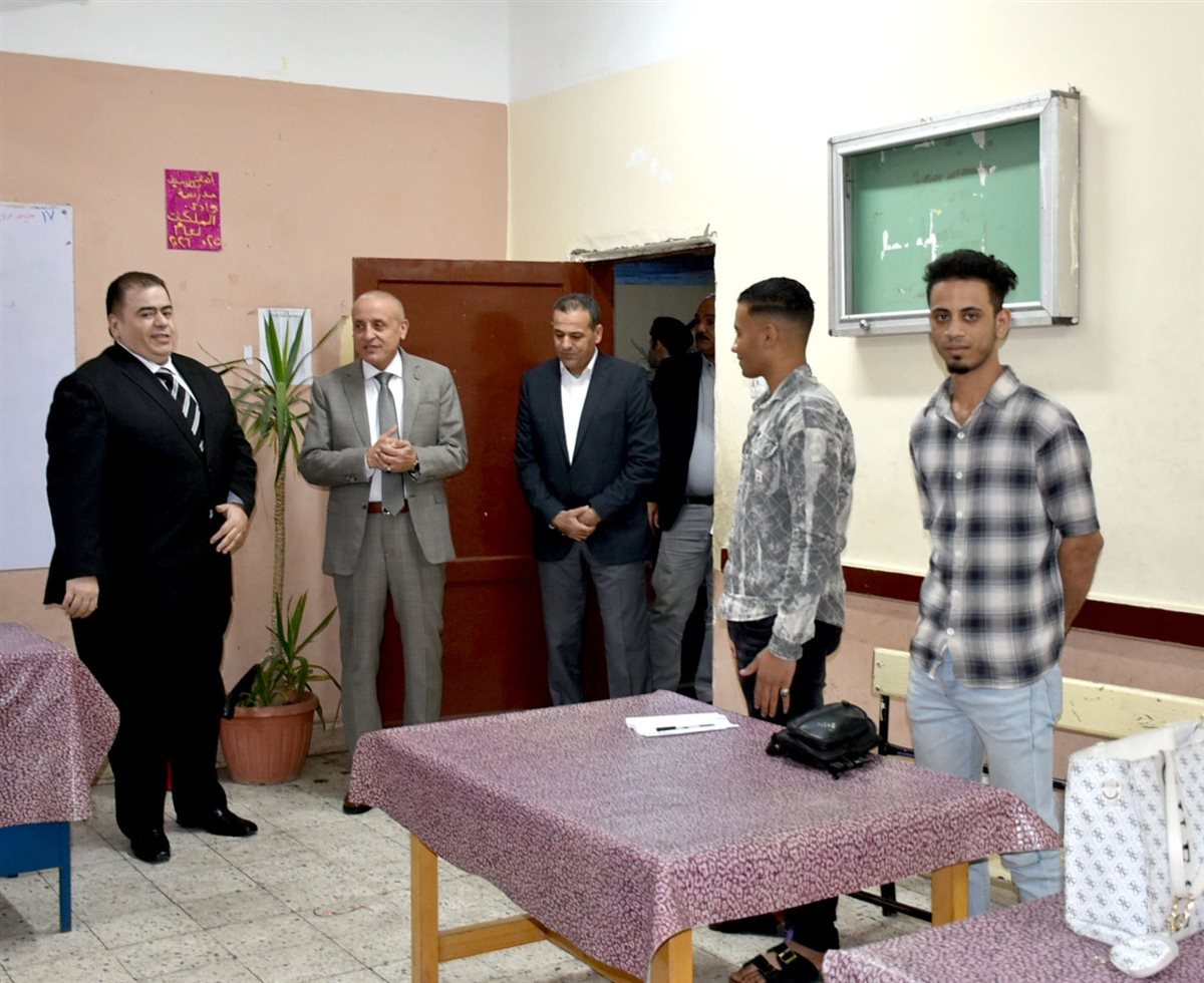 محافظ الأقصر يتفقد لجان الانتخابات