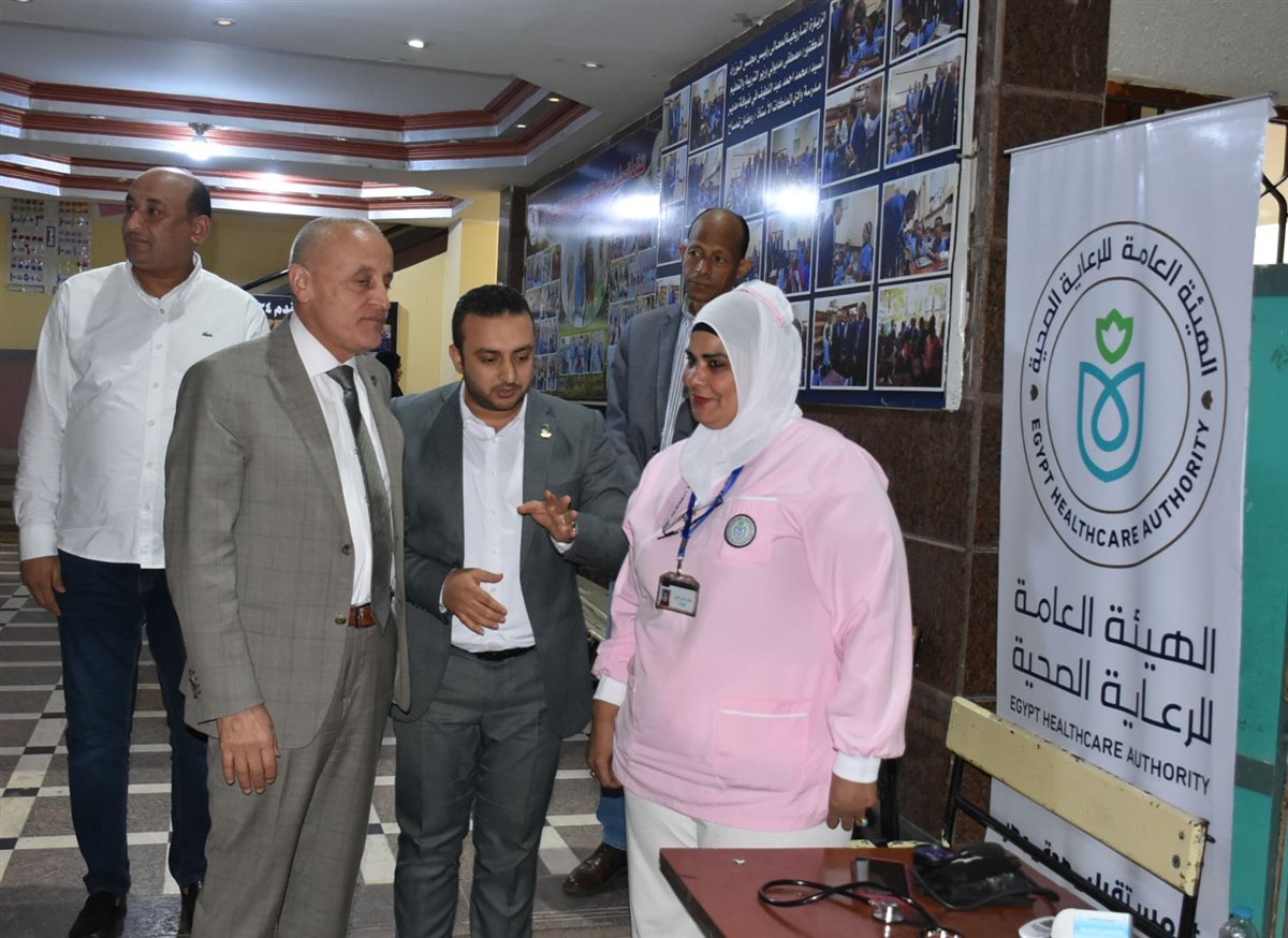 محافظ الأقصر يتفقد لجان الانتخابات