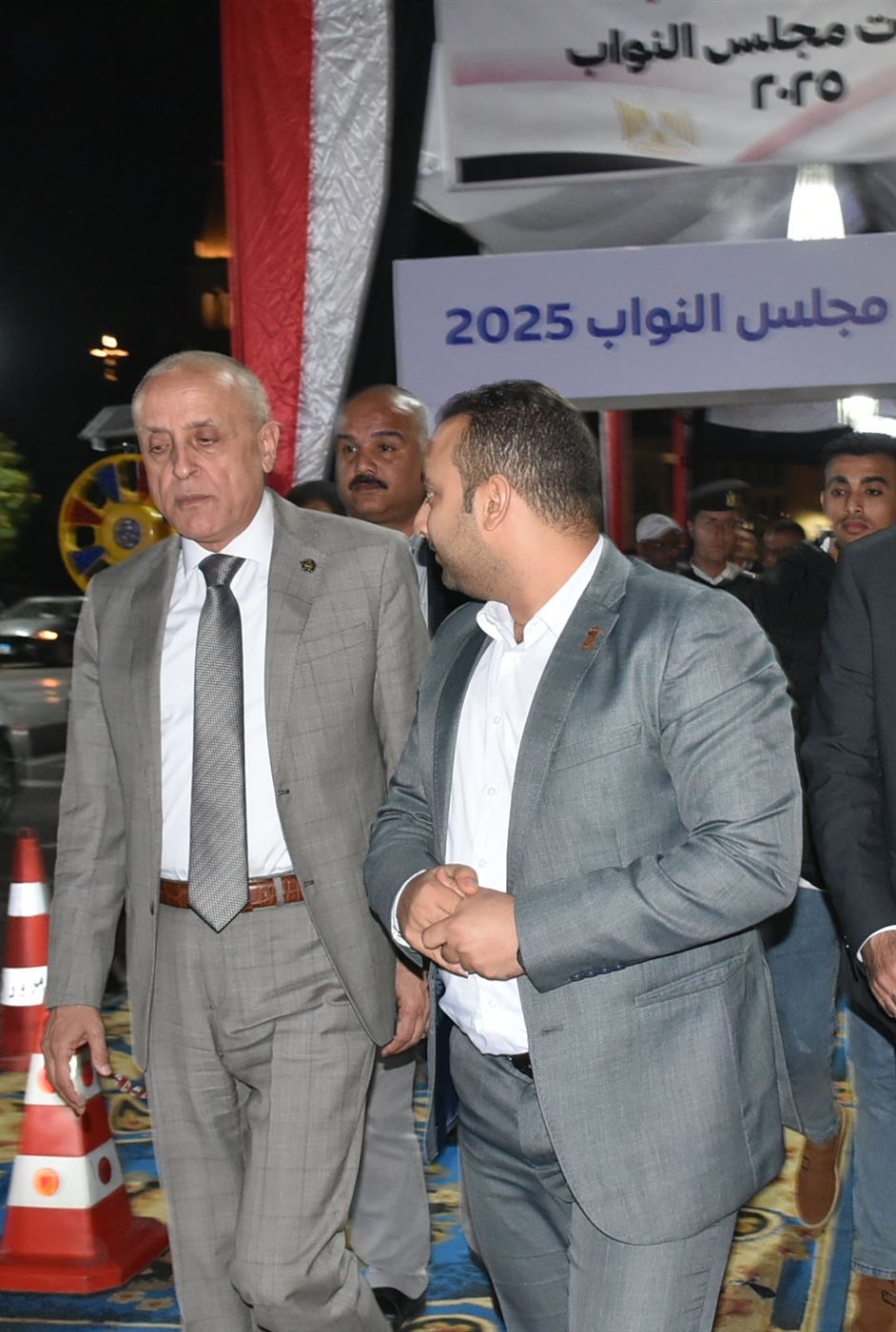 محافظ الأقصر يتفقد لجان الانتخابات