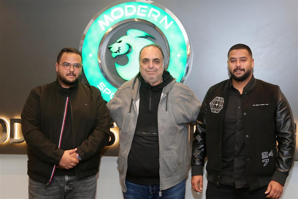 <strong>وليد دعبس يعقد جلسة مع أشقاء الراحل أحمد رفعت</strong>