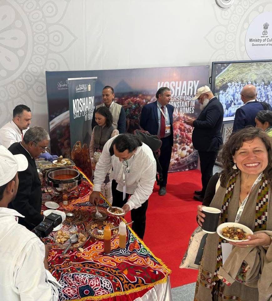 الوفد المصري يحتفل بتسجيل الكشري