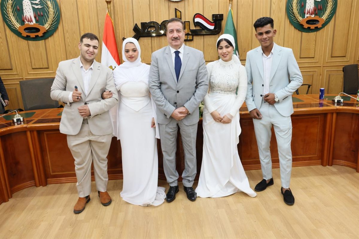 محافظ المنوفية يشهد عقد قران عروسين يتيمين ويوفر لهما سكنًا وفرص عمل ودعمًا ماليًا