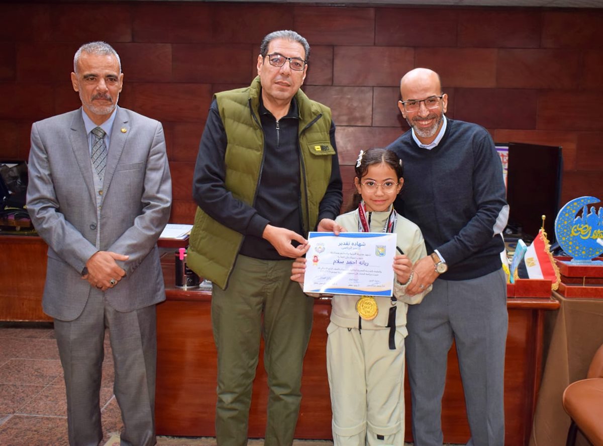 وكيل تعليم جنوب سيناء يكرم فراشات الجمباز والمتفوقين دراسيا