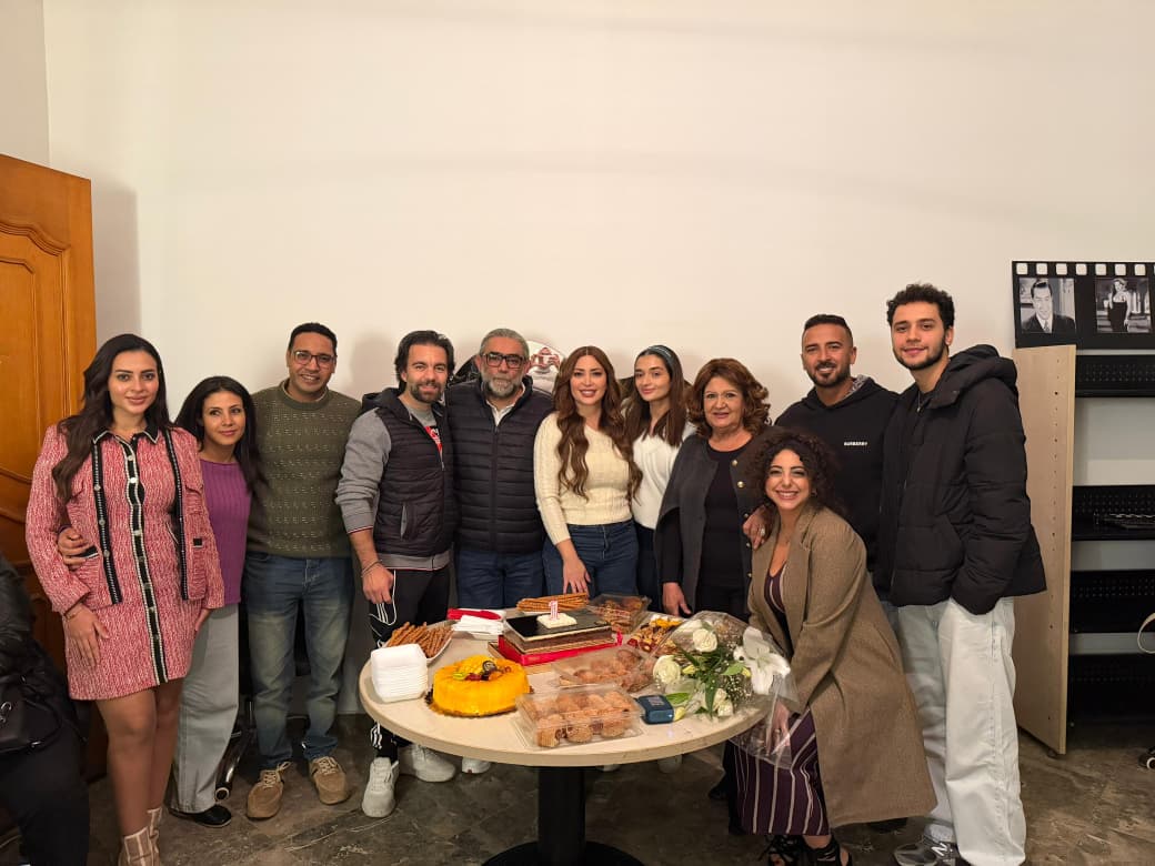 قبل انطلاق تصويره خلال أيام.. بروفات ترابيزة تجمع أبطال مسلسل