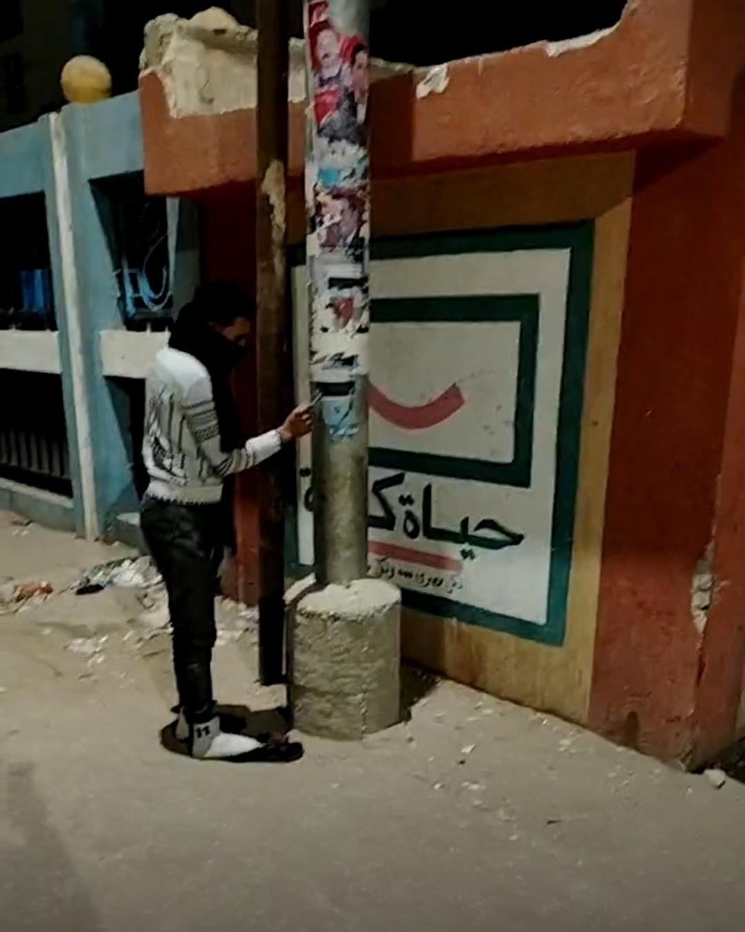 عمود إنارة يهدد حياة المواطنين