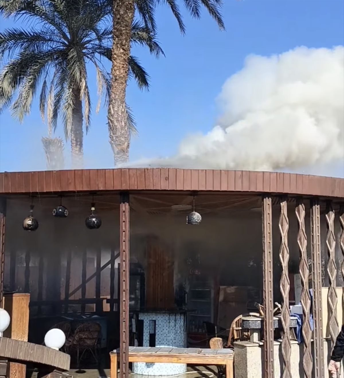 السيطرة على حريق هائل بأحد الكافيهات بمنطقة الكرنك