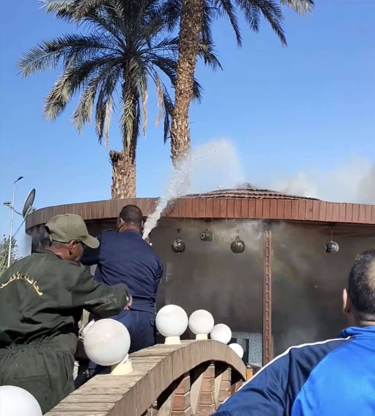 السيطرة على حريق هائل بأحد الكافيهات بمنطقة الكرنك